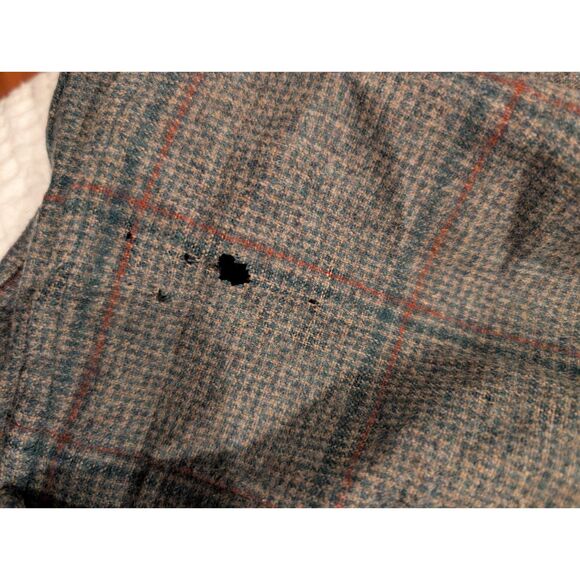 Pendleton Lodge Shirt – Size M, 100% Virgin Wool,  Visible Holes (See Photos) - Picture 6 of 7